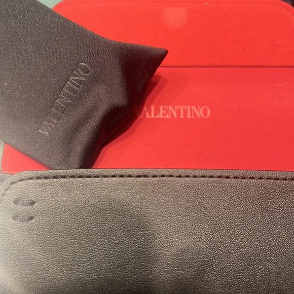 498$ NIB Valentino Garavani SUNGLASSES. Dust pink and blue, rose gold hardware - Picture 14 of 16